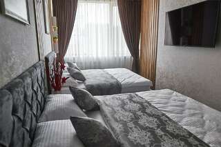 Гостиница July hotel Ставрополь Номер с двумя двуспальными кроватями (4)-1