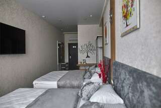 Гостиница July hotel Ставрополь Номер с двумя двуспальными кроватями (4)-6