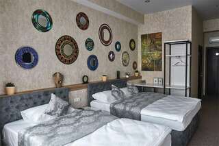 Гостиница July hotel Ставрополь Стандартный трехместный номер (2)-4